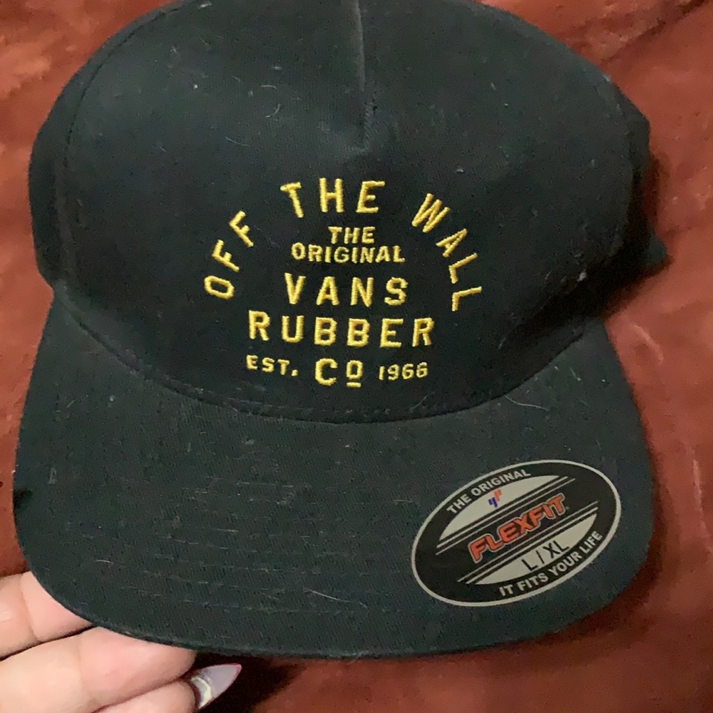 BNWT vans cap. L/XL